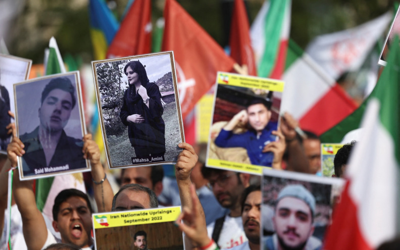 Uz tugu i mjere prisile Iranci se na godišnjicu smrti sjećaju Mahse Amini