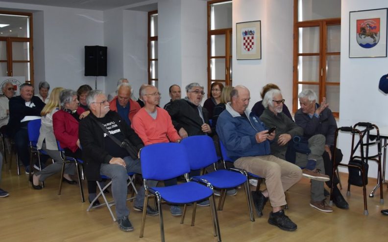 “Šetnja  Vatikanom” s  Miljenkom  Dujelom