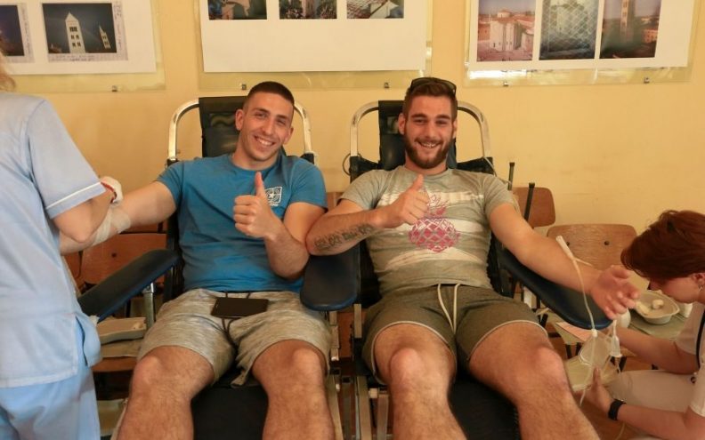FOTOGALERIJA: Stanarci prikupili dvadesetak dragocjenih doza