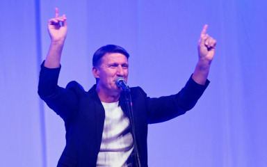 VIDEO/FOTO Kostrena jednoglasno pjevala s Tomislavom Bralićem i Klapom Intrade