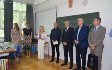 Župan Longin dočekao prvašiće u Osnovnoj i Srednjoj školi Obrovac