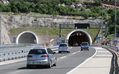 DIVLJANJE NA AUTOCESTI! U tunelu Sv. Rok vozio brzinom preko 200 kilometara na sat