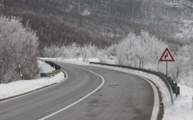 Zbog mogućih nanosa snijega zatvorena cesta Gračac-Knin