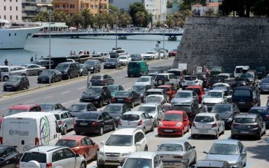 KRAĐE U ZADRU! Na Liburnskoj obali ukraden novčanik iz auta, krali se dijelovi skutera