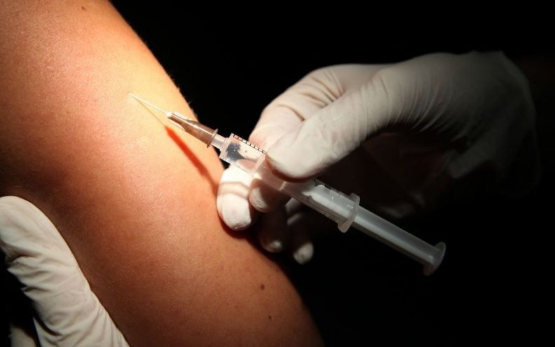 WHO upozorio na “nevjerojatno niske” stope cijepljenja protiv covida-19 i gripe