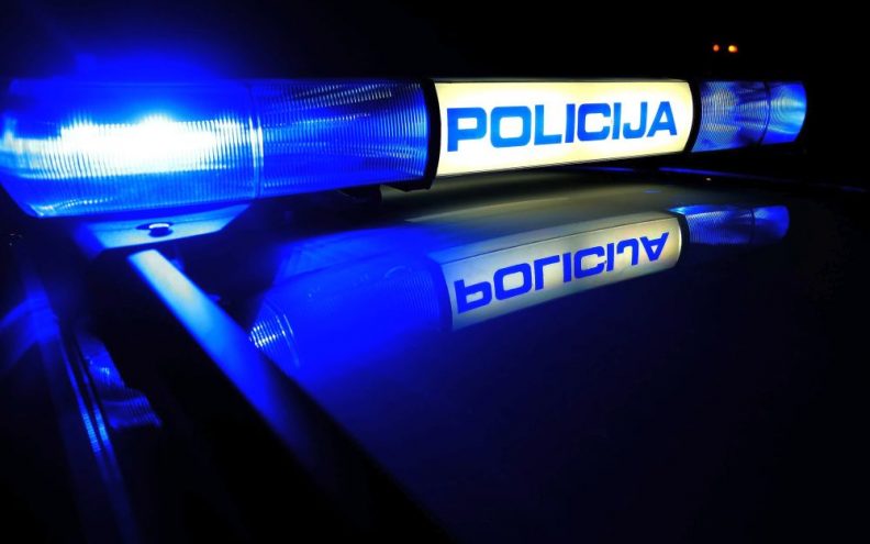 U prometnoj nesreći između Zemunika i Smokovića poginula jedna osoba