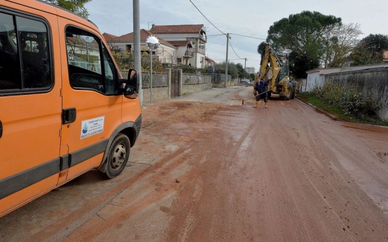 Pucaju vodovodne cijevi, iz kanalizacijskih cijevi dolaze štakori