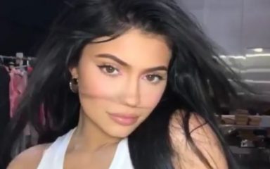 Kylie Jenner iznenadila novom kampanjom: ‘Ono kada si mehaničar u 2 ali moraš ići van u 6’