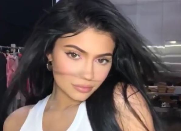 Kylie Jenner iznenadila novom kampanjom: 'Ono kada si mehaničar u 2 ali moraš ići van u 6'