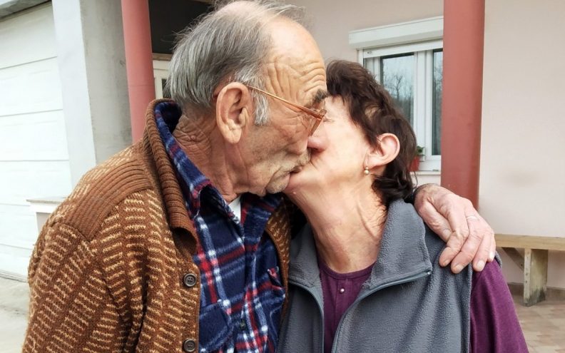 BESKONAČNA LJUBAV Cijeli život  podredili svojoj  obitelji, stvarali  da djeci bude  bolje