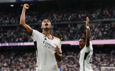 Real Madrid na renoviranom Santiago Bernabeu slavio protiv gradskog rivala, Modrić oduševio