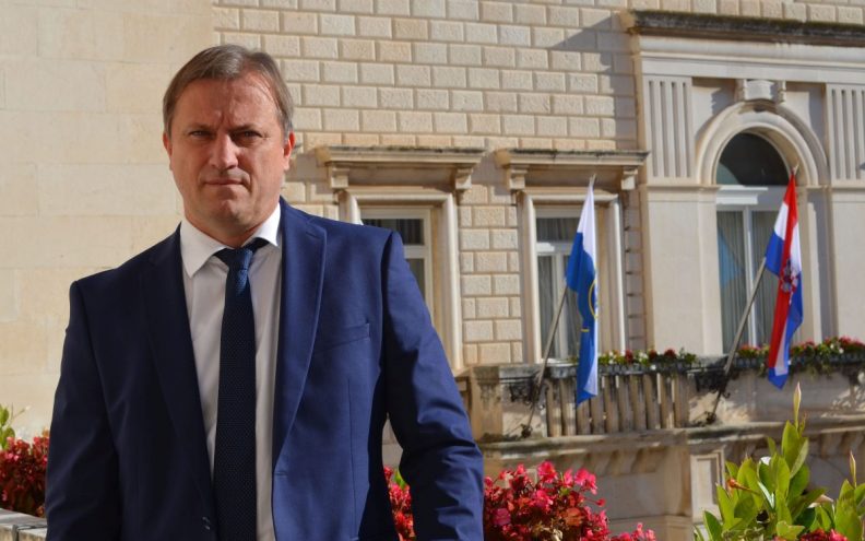 Dukić: “Ne mogu shvatiti da se tako olako igramo sa zdravljem i životima sebe i najbližih!”