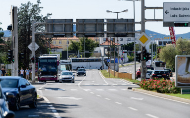 Pijani dvojac pjevao i galamio po Bulevaru