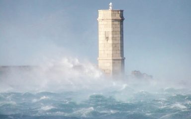 DHMZ Na Jadranu olujna bura, mjestimice s orkanskim udarima, duž obale na snazi je crveno upozorenje