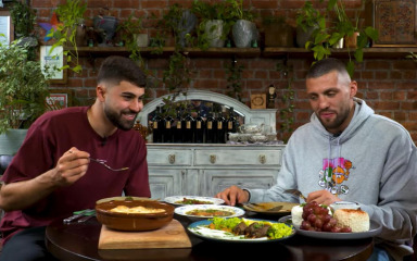 VIDEO Kovačić i Gvardiol u Manchesteru isprobali hrvatsku hranu: ‘Ovo je više bosansko jelo, ali…’