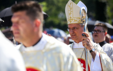 Tisuće hodočasnika stiglo u Mariju Bistrici, misu predvodio nadbiskup Kutleša