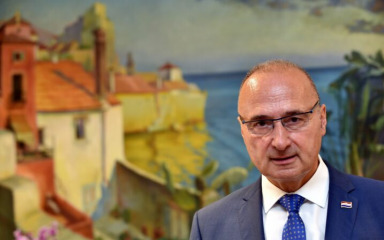 Grlić Radman: Milanović treba odblokirati rotaciju veleposlanika