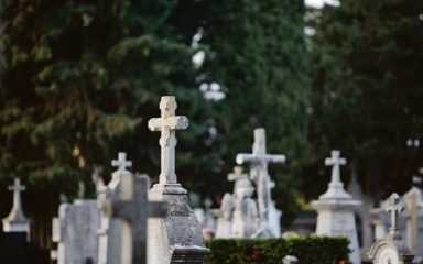 S hrvatskih groblja će se ukloniti spomenici koji veličaju srpsku agresiju