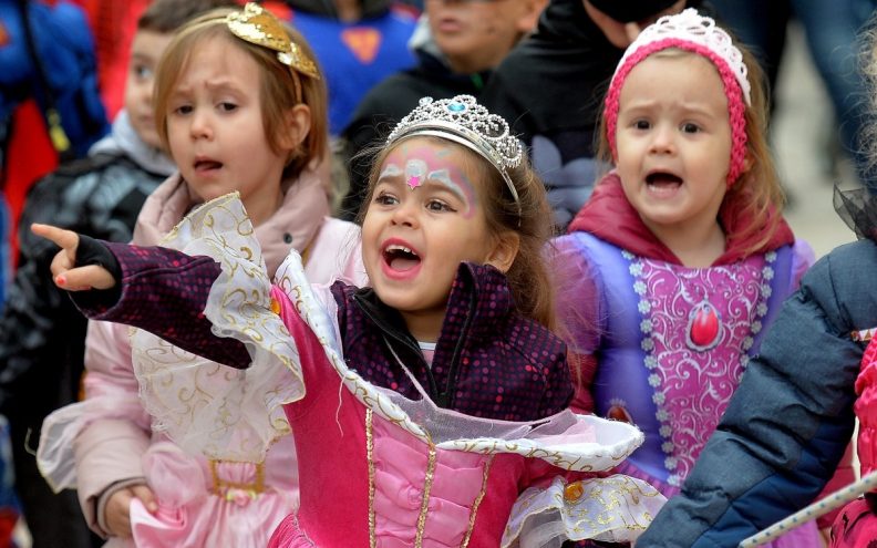 [FOTOGALERIJA] “Princeza, klaun ili miš, svi na karnevalić iš, iš, iš!”