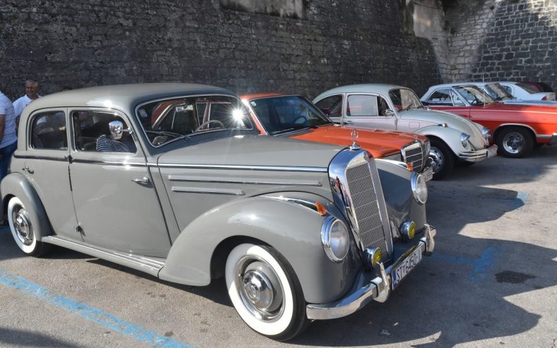 FOTOGALERIJA: Oldtimeri “okupirali” Zadar
