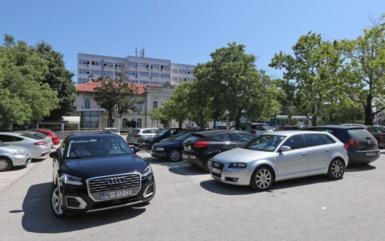 PACIJENTI I TURISTI Hoće li i bolnički parking u naplatu?