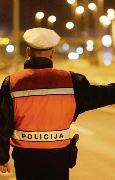 ZATON OBROVAČKI Maloljetnik uhvaćen za volanom, a 18-godišnji vlasnik kazneno prijavljen zbog nepripadajućih tablica