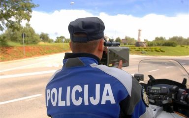 DIVLJANJE AUTOCESTOM: Vozili 245 i 237 na sat u blizini Benkovca, evo koliku su kaznu dobili