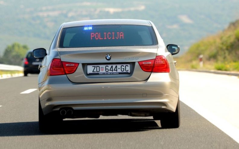 SULUDA JURNJAVA Na autocesti kod Benkovca vozili 253 i 230 kilometara na sat!