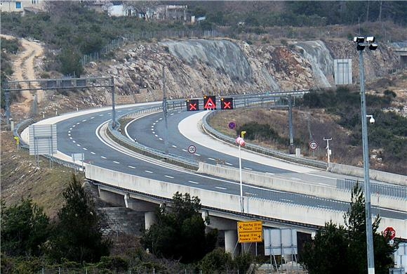 Na A1 kod Benkovca prometna nesreća, između tunela Sveti Rok i vijadukta Božići ograničenje zbog vjetra