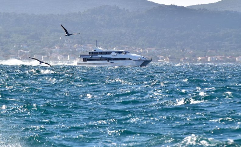Zbog nepovoljnih vremenskih uvjeta u prekidu brodska linija Zadar-Preko