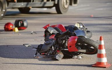 Nakon pada s motocikla maloljetni vozač i putnik teže ozlijeđeni
