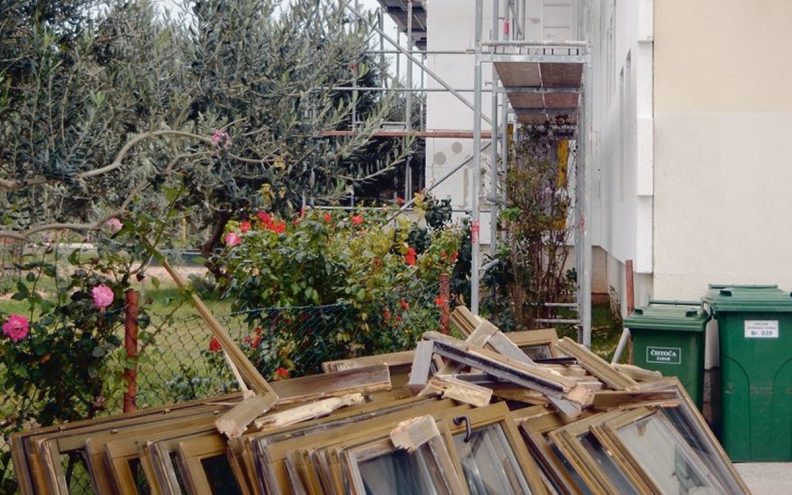 META STARIJI SUGRAĐANI Prevario 80-godišnjaka, uzeo predujam za kupnju i ugradnju stolarije, a radove nije obavio