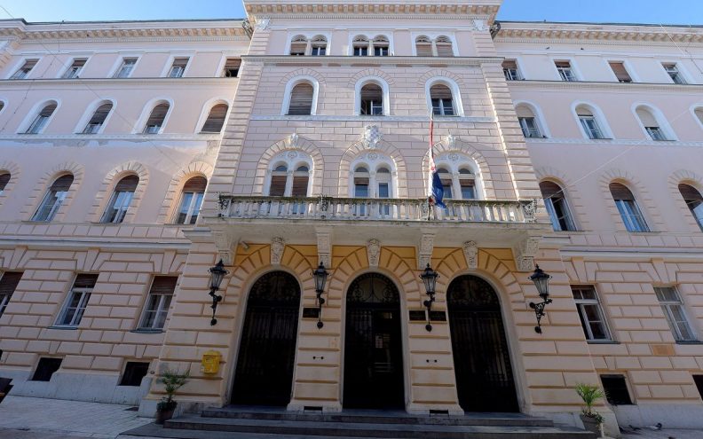 (NE)UMREŽENE INSTITUCIJE Imaju moderan alat, ali ga ne koriste za »zanat«