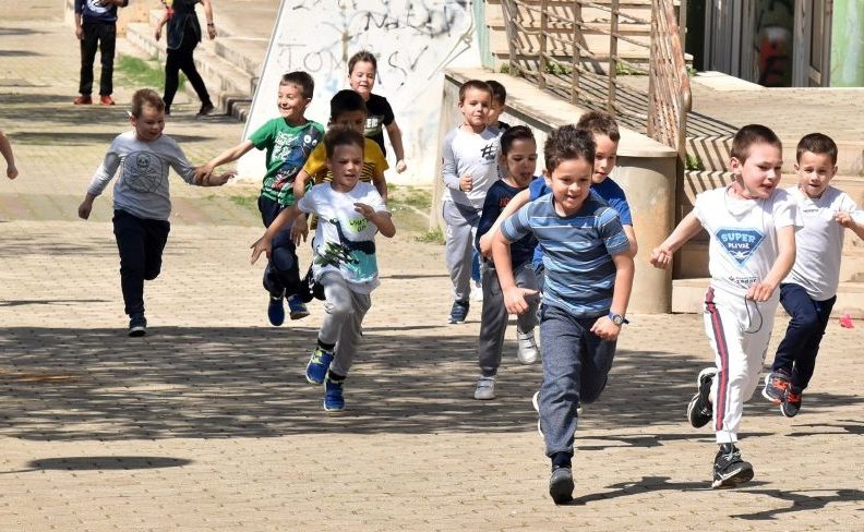 FOTOGALERIJA: Ispred OŠ Zadarski otoci održana atletska humanitarna utrka