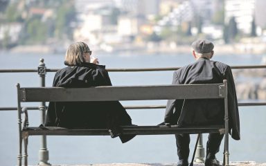 Sutra stiže isplata HZMO-a za 20 tisuća korisnika nacionalne naknade za starije osobe