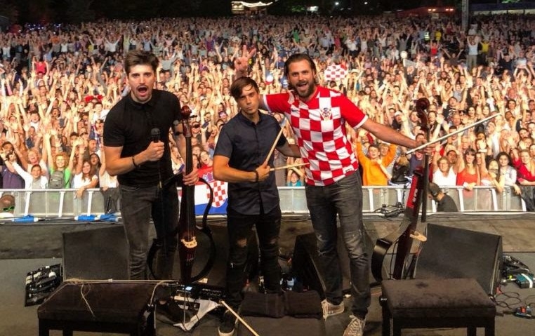 2CELLOS usred Londona nastupili u kockastim dresovima