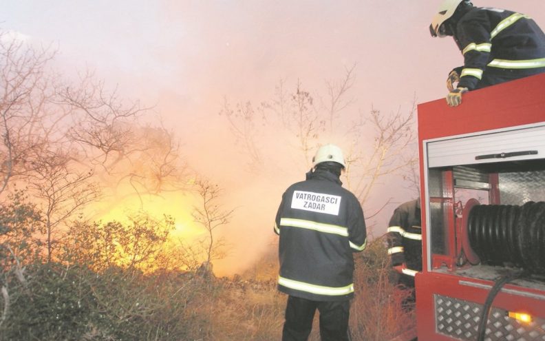 Osijek: Lokaliziran požar u skladištu HŽ-a