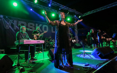 [FOTO] Zorica Kondža rasplesala fanove na svom prvom virskom koncertu