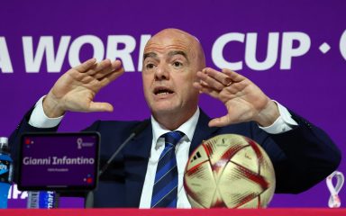 Predsjednik FIFA-e se oglasio nakon kamenovanja autobusa Lyona