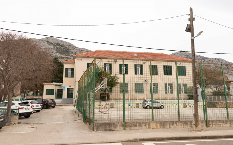 Umjesto rekonstrukcije, u Starigradu i Viru u planu je gradnja novih školskih zgrada