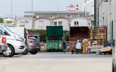 Građani negoduju zbog nesnosnog smrada iz kontejnera u Ulici Ante Starčevića
