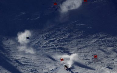 Orkanski vjetar natjerao organizatore da otkažu veleslalom u Soeldenu, prvu vožnju okončalo 47 skijaša
