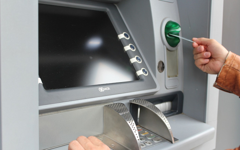 Žena na bankomatu u Zadru neovlašteno 'peglala' karticu 66-godišnjakinje