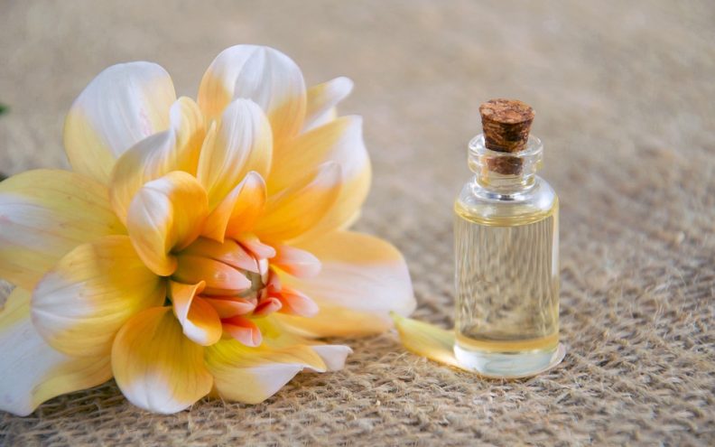 Eterično ulje ylang ylanga osim opojnog mirisa, ima umirujuća i afrodizijačka svojstva