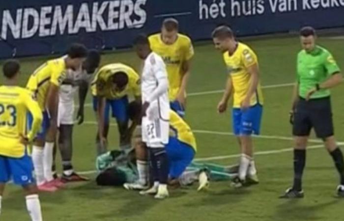 VIDEO Utakmica između Waalwijka i Ajaxa prekinuta u finišu nakon što se domaći vratar srušio i u kritičnom stanju prebačen je u bolnicu