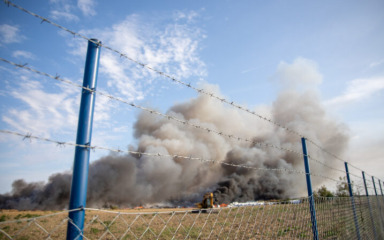 Ugašen veliki požar u osječkoj tvrtki “Drava International”