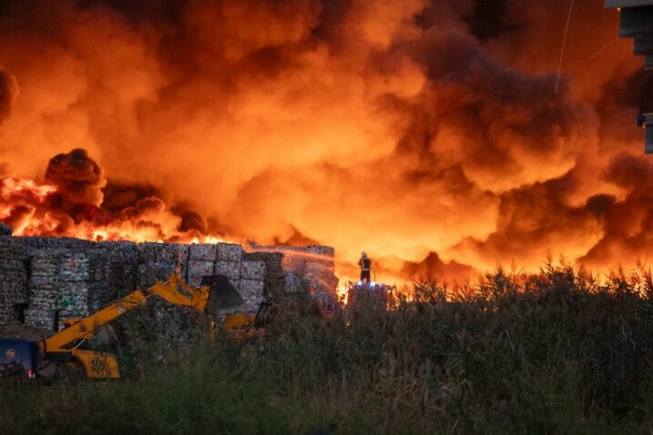 Požar velikog deponija plastike u Osijeku, neke škole otkazale nastavu