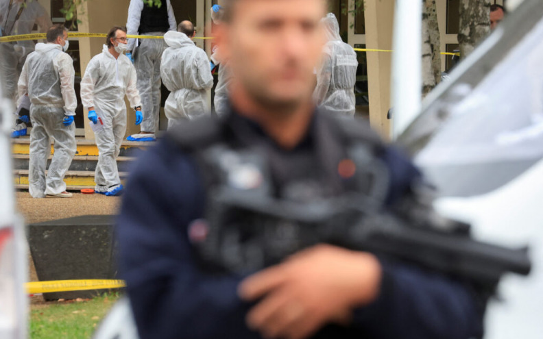 Uzbuna u Francuskoj zbog napada nožem na učitelja