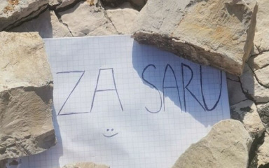 Na pulskoj plaži pronađena ljubavna poruka mladića iz Beograda za jednu Saru