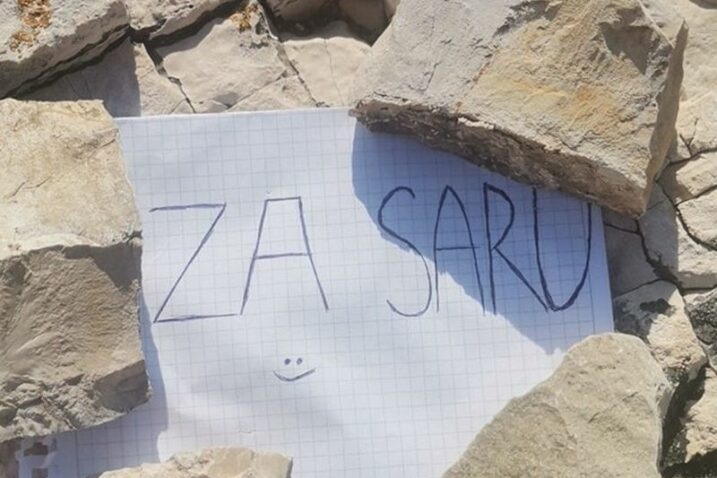 Na pulskoj plaži pronađena ljubavna poruka mladića iz Beograda za jednu Saru